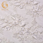 MDX διακόσμησε τα άσπρα υφάσματα δαντελλών με χάντρες 140cm πλάτος πολυτελές με τα τρισδιάστατα λουλούδια